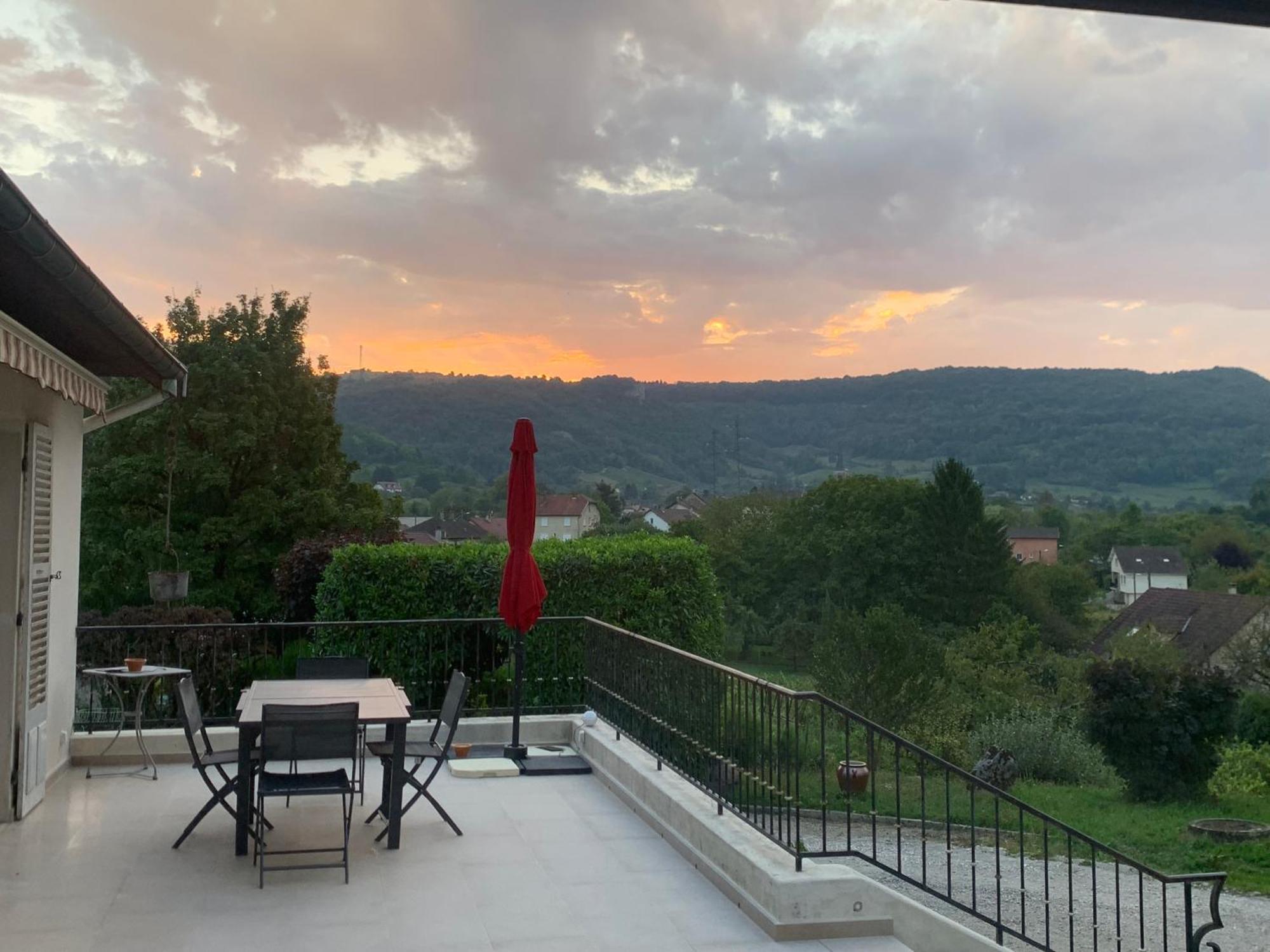 Longue Vue En Arbois Bed & Breakfast Exterior foto