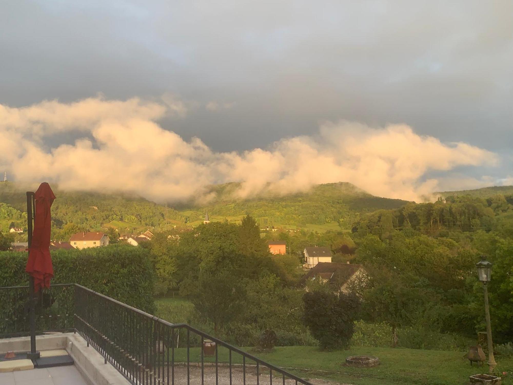 Longue Vue En Arbois Bed & Breakfast Exterior foto